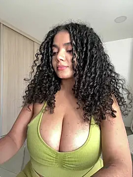 Curlyierr live cam