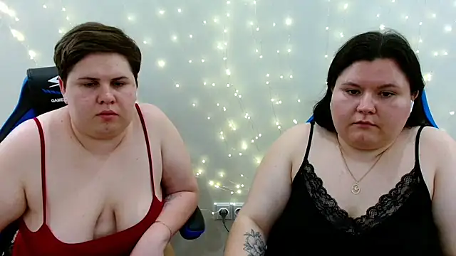 BeckyAndHellen webcam