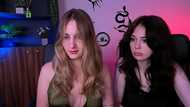 riley_sanders webcam