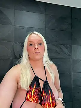 Blondebarbie21 webcam
