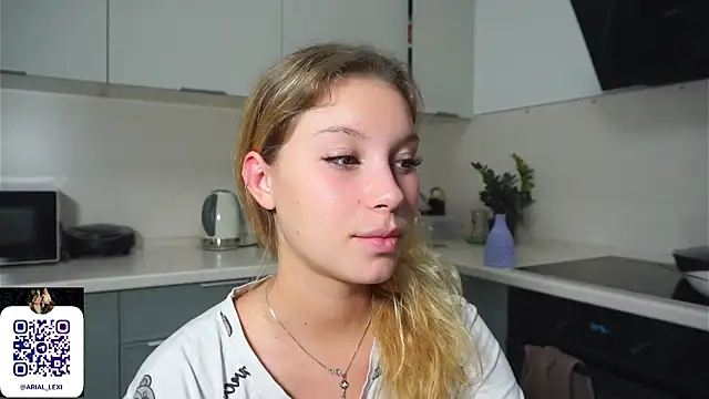 Sairallyn live cam on StripChat