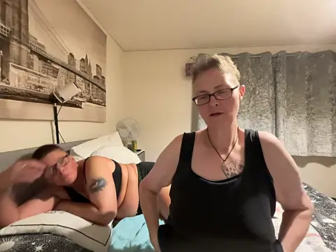 Curvy-Jinx webcam