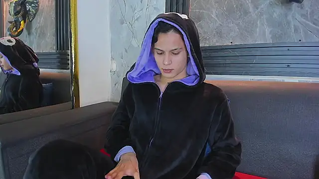 Brianhot0F live cam on StripChat