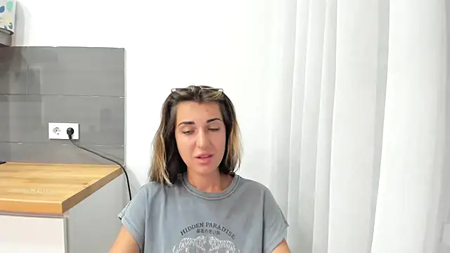 summmmersky1 live cam on StripChat