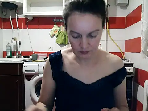 LoveNBloom webcam