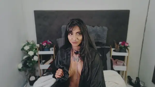 Delilah_Blazee webcam