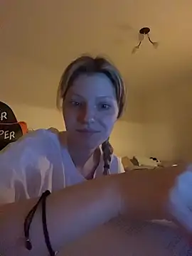 MaryHiggins live cam on StripChat