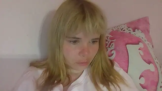 HornyElena webcam