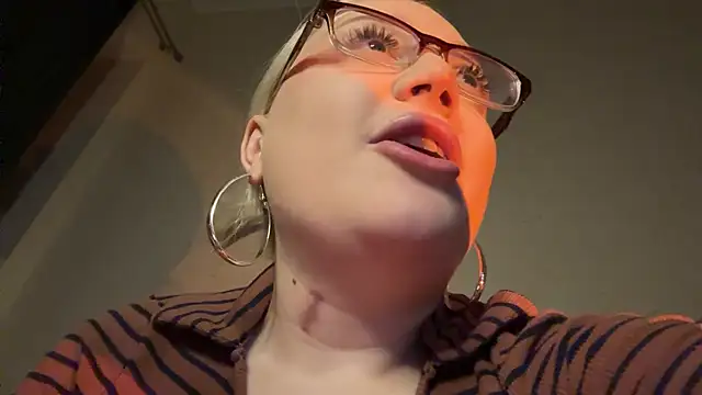 MCThroatGoat webcam
