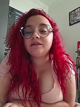 CURVY-HORNY webcam