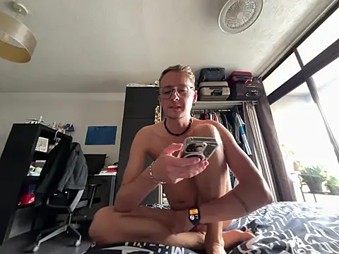 BlondieVelvet webcam