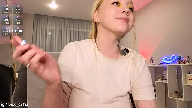 RebeccaAster webcam