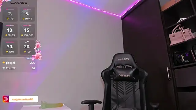 MeganDaviees webcam