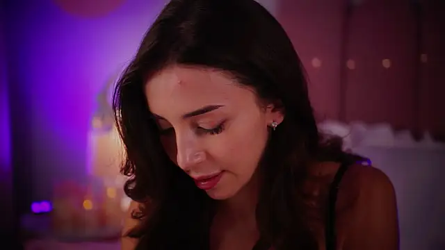 elsayoung (F young) - lotion on boobs (in a bra)