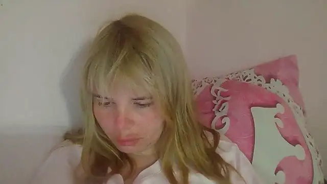 HornyElena webcam