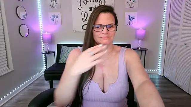 ClassySamantha live cam on StripChat