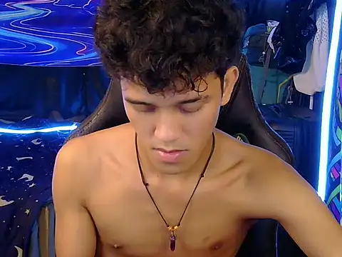 hugekenbigcock live webcam show