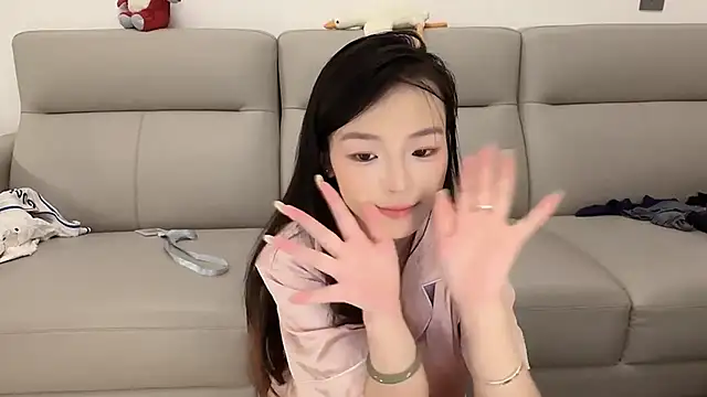 Robin-o3 live webcam show