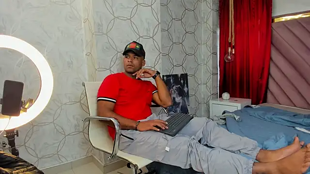 OverSmith live webcam show