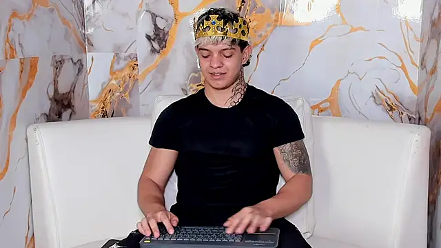 Noah__Browm live cam on StripChat
