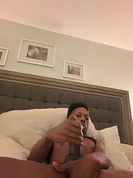 87oneNonly webcam