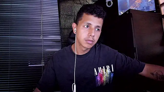 boy_bigcock24cm live cam on StripChat