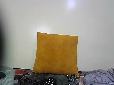 sweet-ebony1 live cam on StripChat