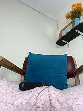 LilaRvsh live cam on StripChat