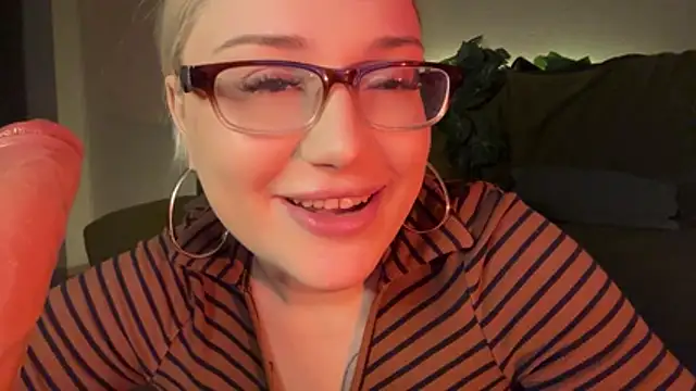 MCThroatGoat live webcam show