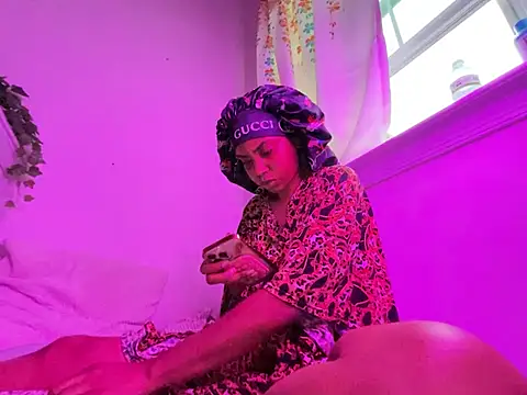 TheRealOshunQueen webcam