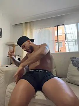 thiago_hill's live room