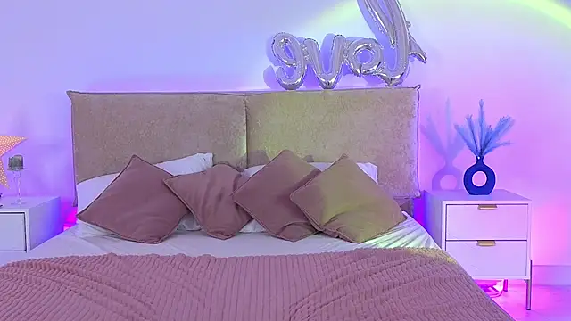 Jules_night live cam