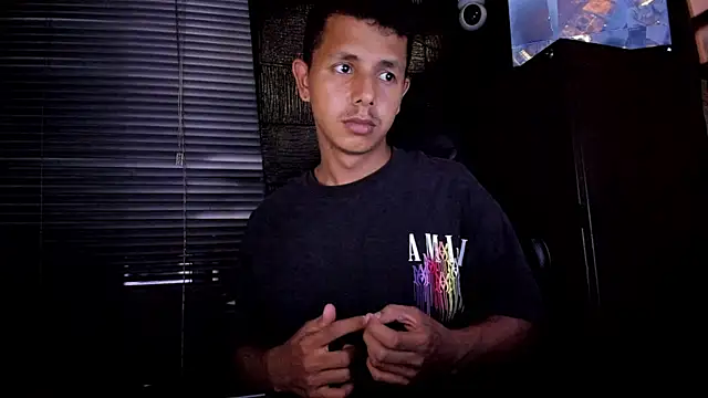boy_bigcock24cm live cam
