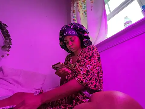 TheRealOshunQueen webcam