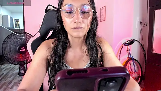 adrena_10 live cam on StripChat