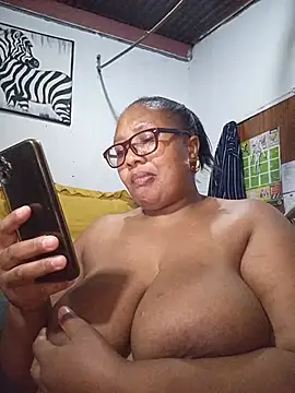YELLOW_BONE live cam on StripChat