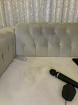 queenofthenight777 live cam on StripChat