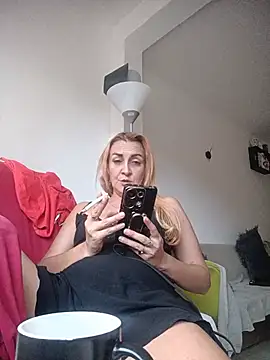adri_smoke webcam