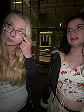 EllyNora webcam
