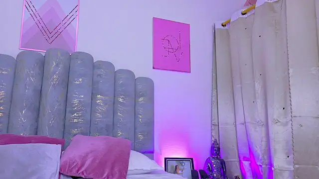 alynallen (F young) - all naked+open ass