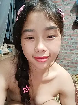 HeresThuy22 webcam