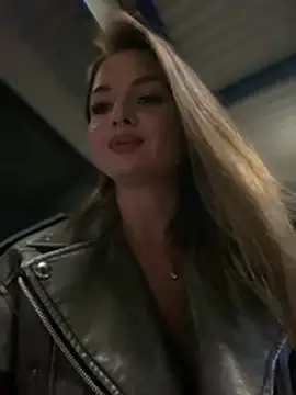 krismagnoly (F young) - VibRRRRate my pussy