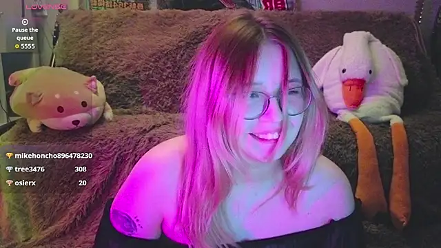 LeahBay webcam