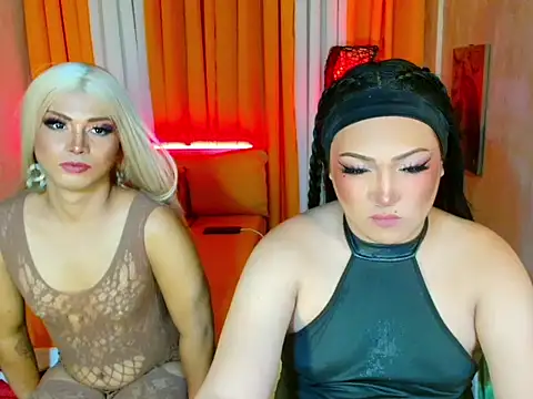 Phenomenal_Shemale live cam on StripChat