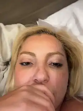 Juuhschmitt live cam on StripChat