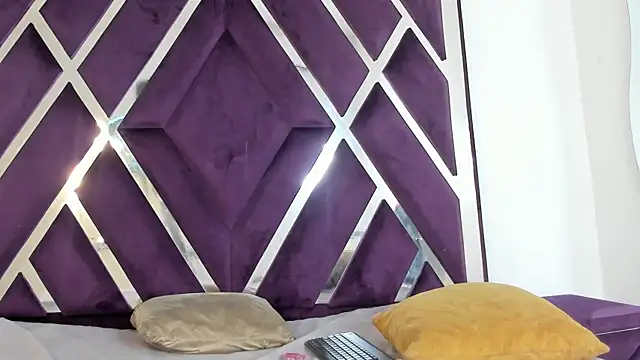gigii79 live cam on StripChat