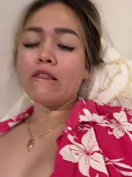 danielavegax (G young) - Ricardo massages my tits with oil