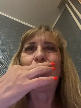 Irina2909@xh live cam on StripChat