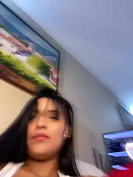 saharqamar (F young) - Show boobs and suck