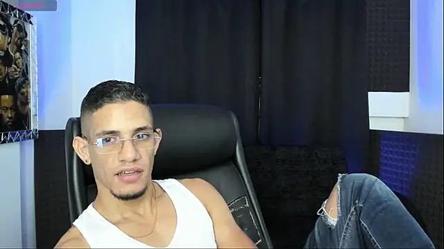jhonnysnow17 live cam on StripChat